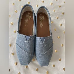NWOT Toms slip ons